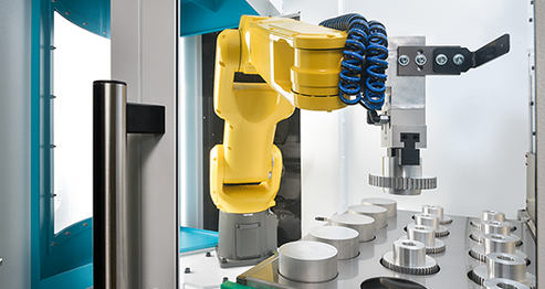 Automation durch den Roboterarm in der INDEX-C200
